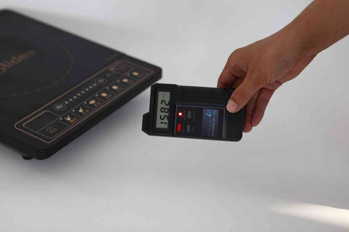 LZT-1000 電磁輻射測試儀，電磁場強(qiáng)度檢測儀測量電磁爐電場輻射