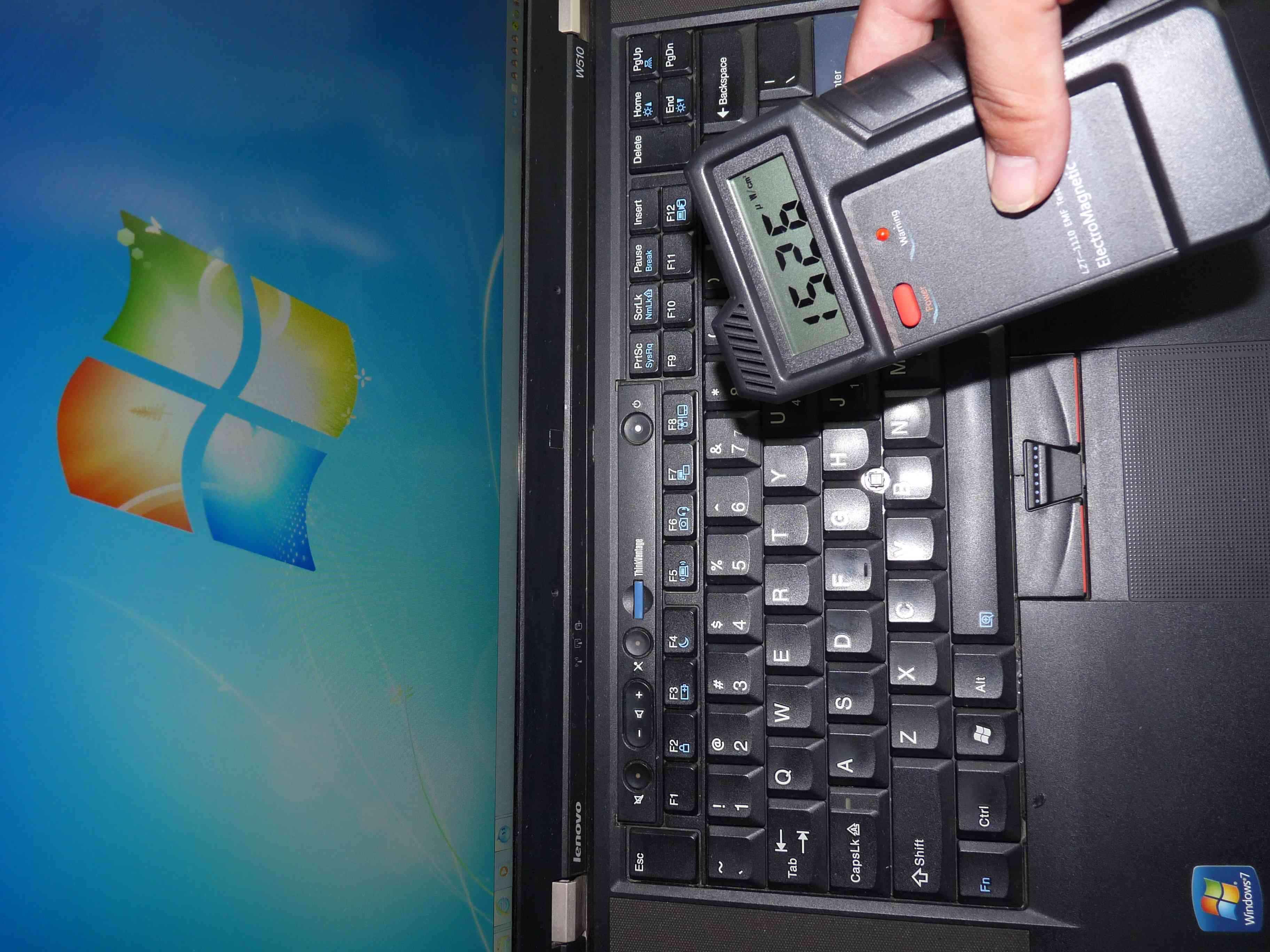 LZT-1110 電磁輻射測(cè)試儀測(cè)量電腦鍵盤(pán)電磁輻射數(shù)值