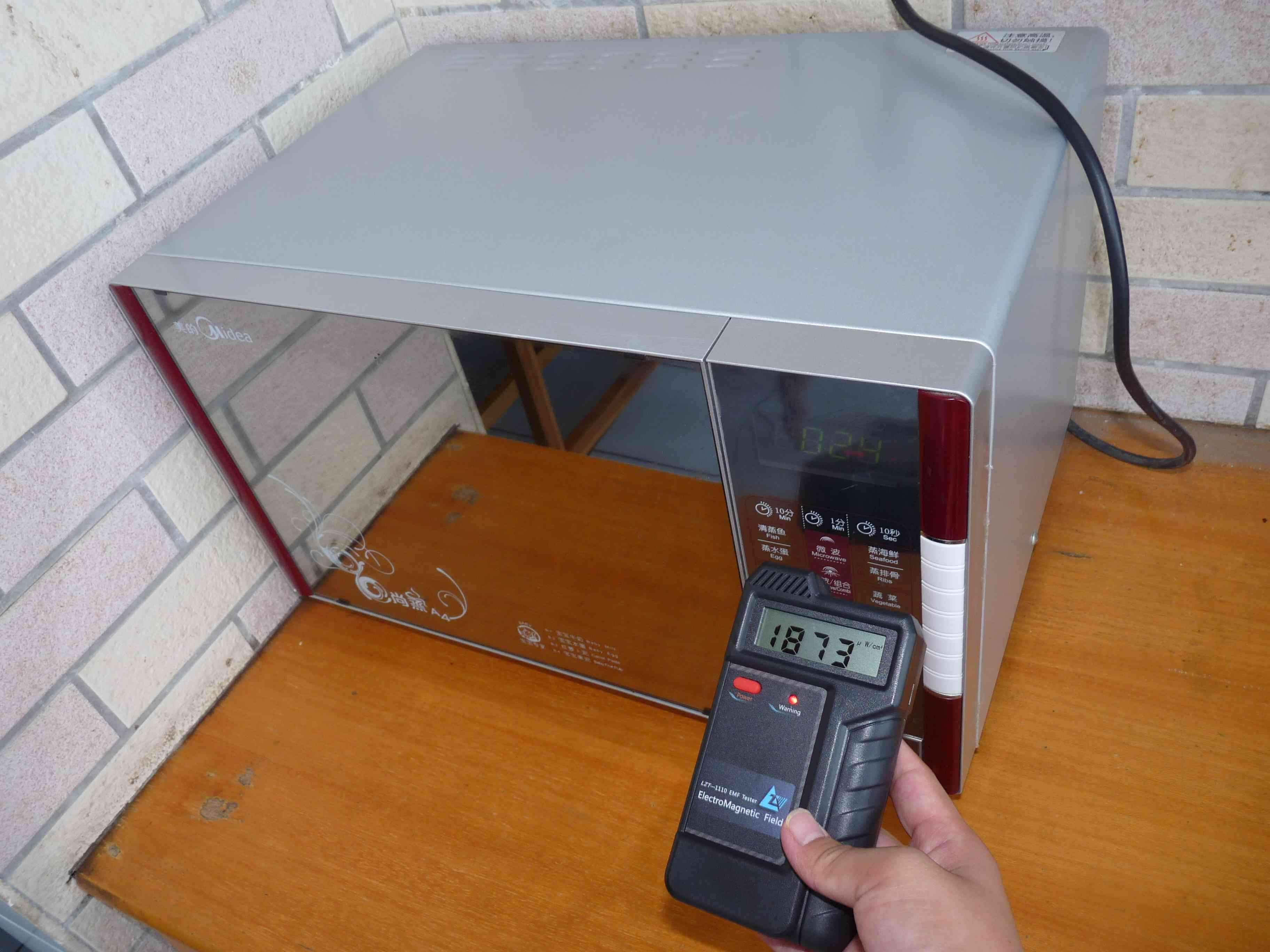 LZT-1110 電磁輻射測(cè)試儀測(cè)量微波爐電磁輻射數(shù)值