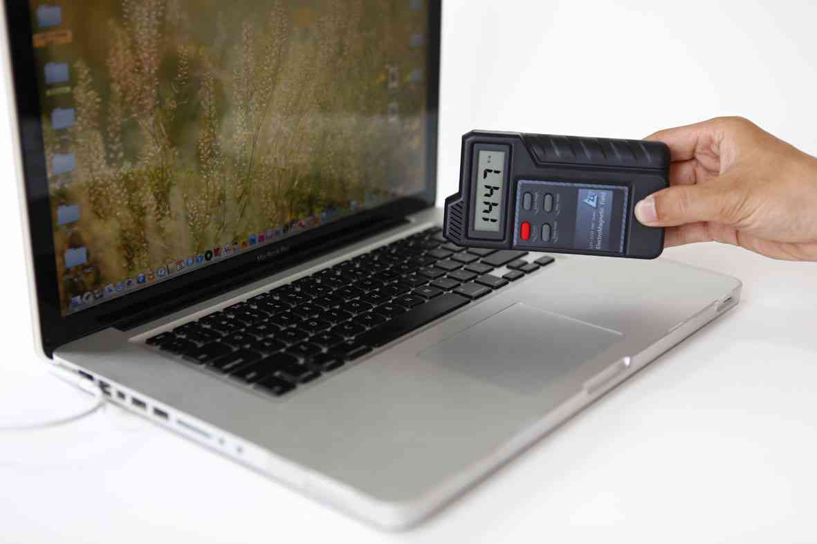 LZT-1150 電場(chǎng)強(qiáng)度測(cè)試儀，電場(chǎng)輻射測(cè)試儀檢測(cè)筆記本電腦電場(chǎng)強(qiáng)度輻射圖