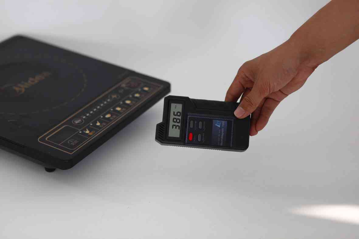 LZT-1150 電場(chǎng)強(qiáng)度測(cè)試儀，電場(chǎng)輻射測(cè)試儀測(cè)量電磁爐電場(chǎng)電磁輻射圖