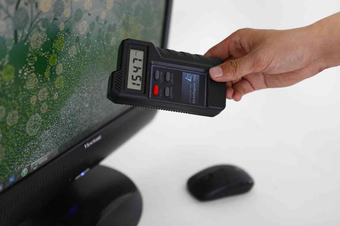 LZT-1150 電場(chǎng)強(qiáng)度測(cè)試儀，電場(chǎng)輻射測(cè)試儀測(cè)試液晶顯示器電場(chǎng)強(qiáng)度輻射圖