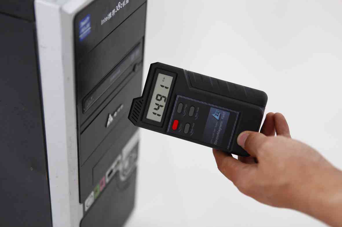 LZT-1150 電場(chǎng)強(qiáng)度測(cè)試儀，電場(chǎng)輻射測(cè)試儀測(cè)試電腦主機(jī)電場(chǎng)強(qiáng)度輻射圖